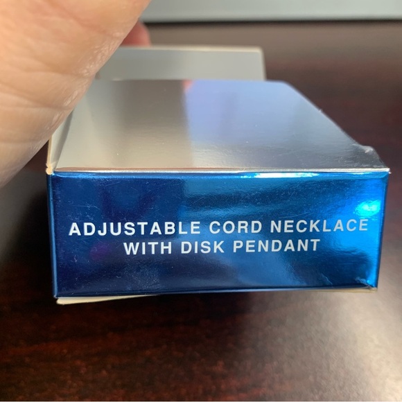 Avon adjustable cord necklace with silvertone disk pendant 22” long NIB - Picture 5 of 5